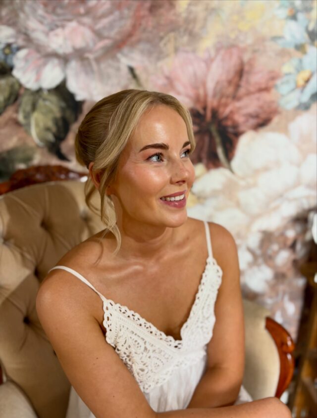 ✨Glowy Summer Wedding ✨ makeup & hair by @sarastylar #wedding #häät #weddinghair #weddingmakeup #häät2026