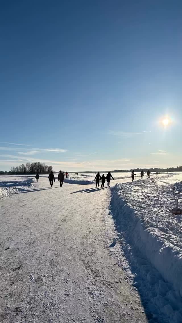 🌿 Fräsch & lyxig känslaHärlig sol och härligt ljus!Nu är den perfekta tiden att fräscha upp håret ☀️
Behöver ditt hår en klippning, en ny nyans eller en behandling för torrt hårbotten eller för torra toppar?Lediga tider finns ✂️✨
Unna dig själv lite lyx
Boka på www.saloneliza.com
eller ring 📞0442463989#visitporvoo #gamlaborgå #ekofrisör #vår #kampaamoporvoo @hiusgalleriasaloneliza