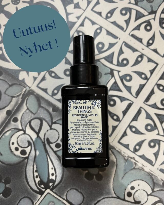 Davinesilta löytyy nyt uusi Beautiful Things leave in mask, joka on kehitetty jopa 96,5 % luonnollista alkuperää olevista ainesosista, ilman silikoneja sekä bioteknologisilla innovaatioilla kuten Biomimeettisellä kasviperäisellä vahvistajalla.💙🤩🌱✨ Mitä hyötyä Beautiful Thingsista on sinulle?💙Suunniteltu erityisesti värjätyille ja vaalennetuille hiuksille
💙Korjaa, suojaa ja poistaa metalleja
💙Varmistaa pitkäkestoisen ja eloisan värin
💙Nopea ja helppo käyttääDavines nya produkt, Beautiful Things leave in mask är äntligen hos oss! Den har upp till 96,5% naturligt innehåll. Och har den nya biomimetic teknologi som reparerar håret. Den skyddar även upp till 230 grader mot värme! Perfekt nu till vinter att vårda håret extra, produkten lämnas i efter varje hårtvätt i handdukstorkat hår 🤩💙🌱 #biomimetichaircare #haircare #davines #ecofriendly #newproduct #newin #hairrepair #repair #beautifulthings