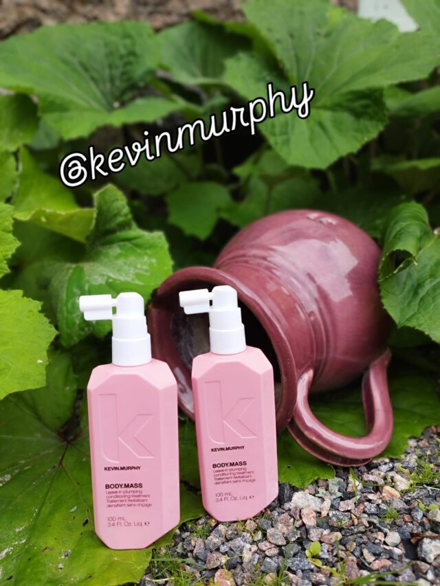 Tiesitkö tästä tuotteesta?Ja että se löytyy meidän rauhankadun liikkeestä?Kenelle: Sinulle joka kaipaat hiuksiin lisää tuuheutta. Tuuheamman tuntuiset ja näköiset hiukset jo ensimmäisellä käyttökerralla! Toimii föönauksen ja kampauksen pohjatuotteena.KEVIN.MURPHY BODY.MASS?
juuri uudistunut tuote nyt entistäkin tehokkaammassa muodossa.☀️Uuteen koostumukseen on lisätty villioliivin lehtien kantasolu-uute, joka auttaa hiuksia kiinnittymään ja ehkäisee hiusten lähtöä.🫒Villin oliivipuun lehtien kantasolu-uute: Edistää hiuksien ankkuroitumista hiuspohjaan sekä hiusten tervettä kasvua. Ehkäisee hiustenlähtöä.🌿Nokkosuute: Tasapainottaa hiuspohjaa. Tekee hiuksista joustavat ja helpommin käsiteltävät 🩷@kevinmurphyfinland
#kauniithiukset
#bodymasslove #kevinmurphy #frameda #hair #tuuheathiukset #paksuthiukset #kampaamo #kampaamoporvoo #porvoo